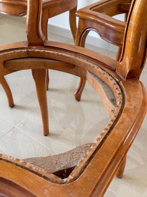 Structure de chaise en bois verni avec cannage