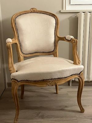 Rénovation fauteuil Voltaire en tissu velours blanc