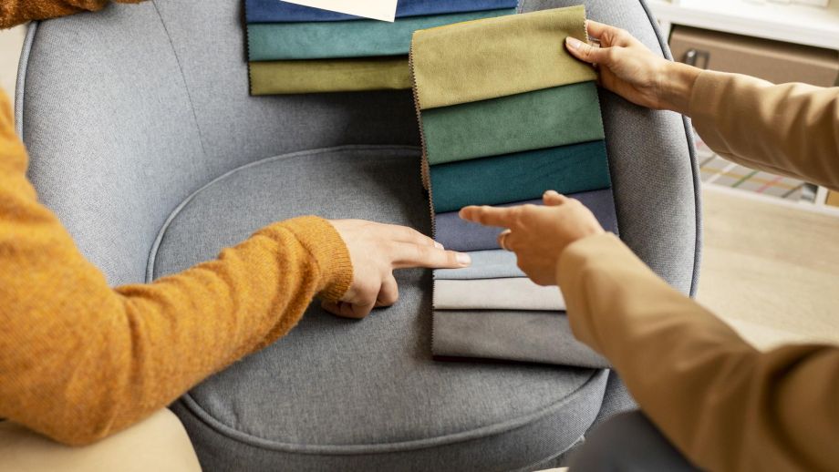 Choix du tissu et de la couleur pour un fauteuil
