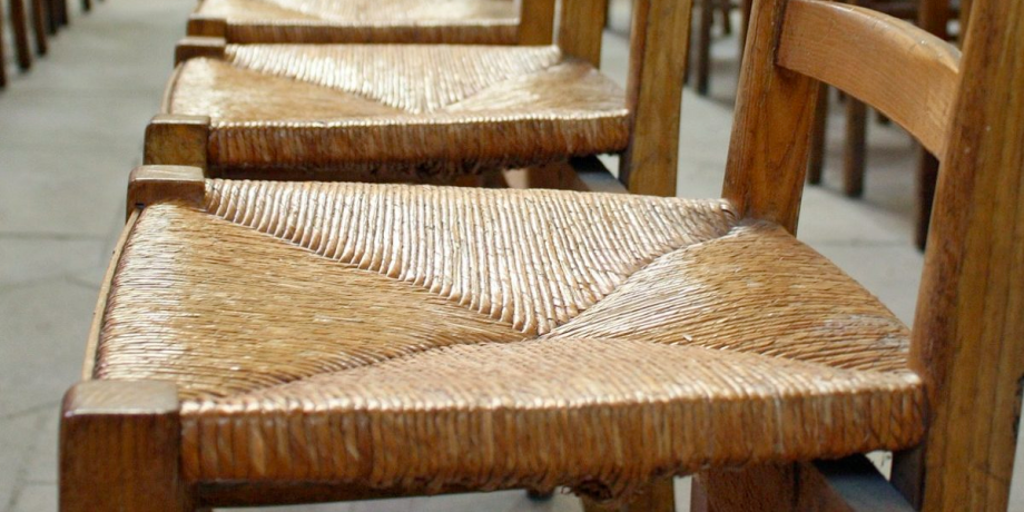 Rempaillage de chaises d'église