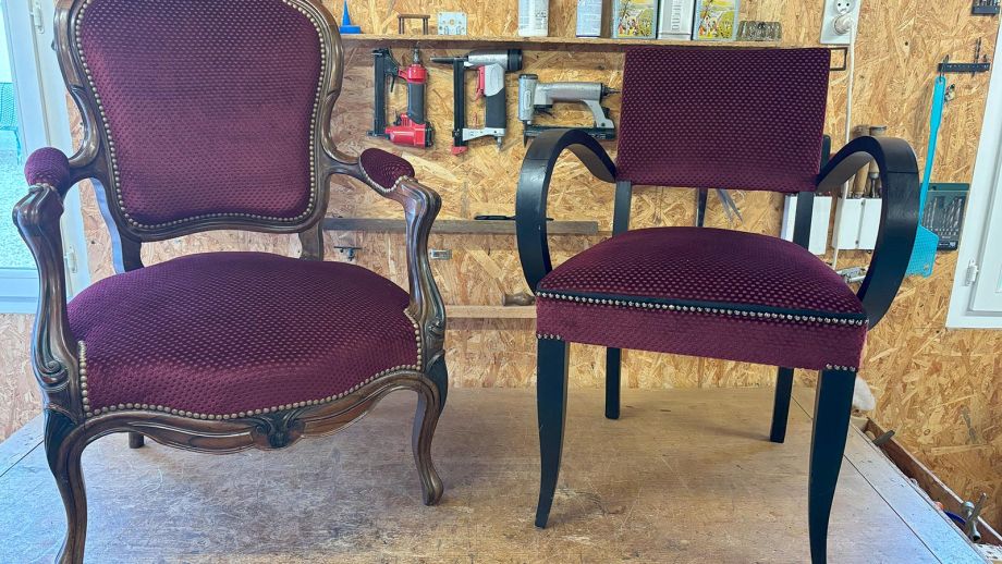 fauteuils finis avec clous de tapissier