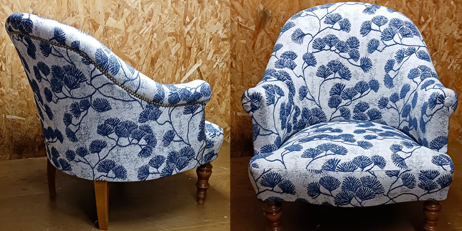 Fauteuil chauffeuse en tissu grosses fleurs bleu