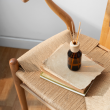 Rempaillage d'une chaise en bois avec peille de seigle