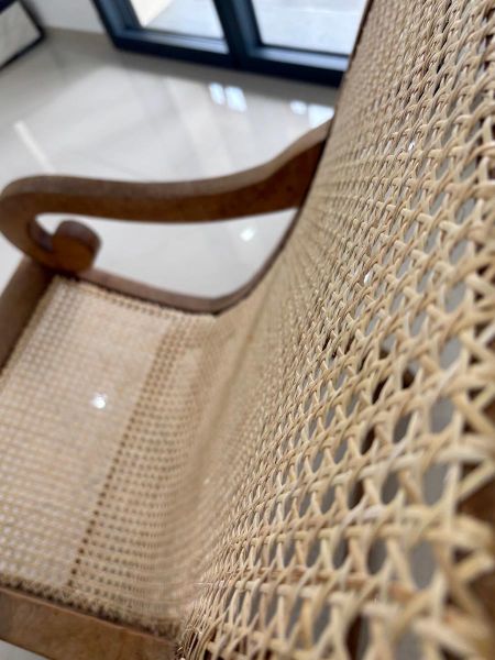 Cannage d'un fauteuil contemporain